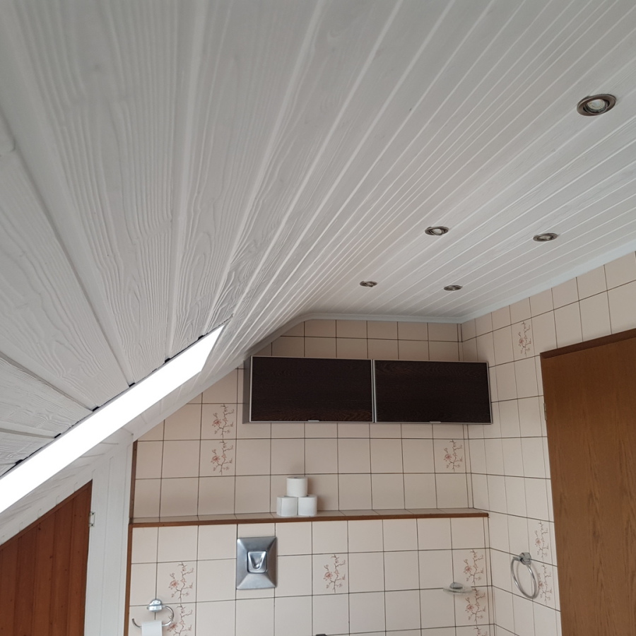 Die Holzstrucktur in den Planken ist noch gut zu erkennen und trägt zu einem stimmigen Gesamtbild bei.